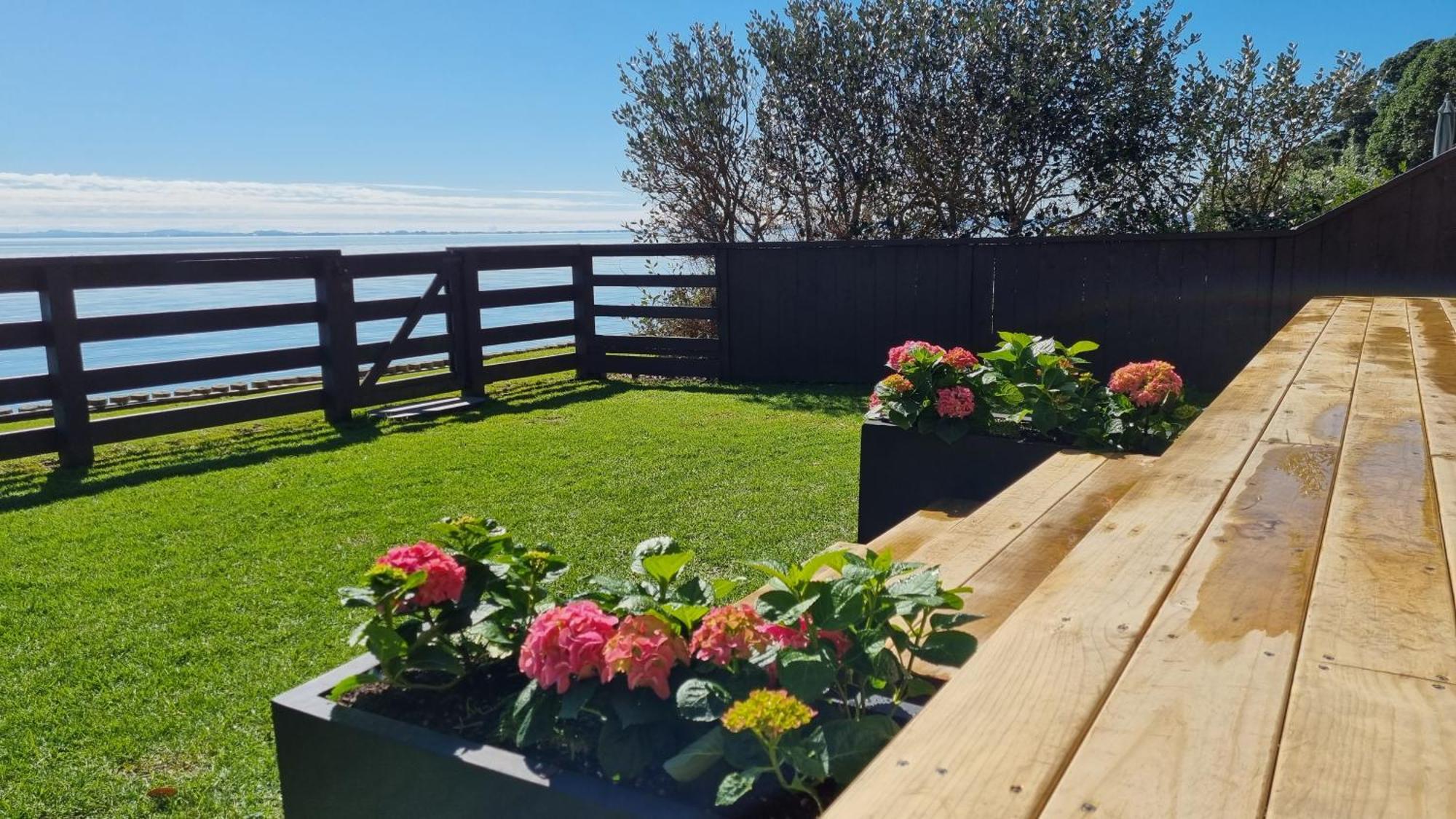 Red Rock Cottage, Beachfront Luxury Clarks Beach Dış mekan fotoğraf